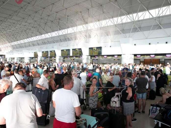 Imagen de archivo de la terminal internacional del Aeropuerto de Gran Canaria (Foto EFE / Quique Curbelo)